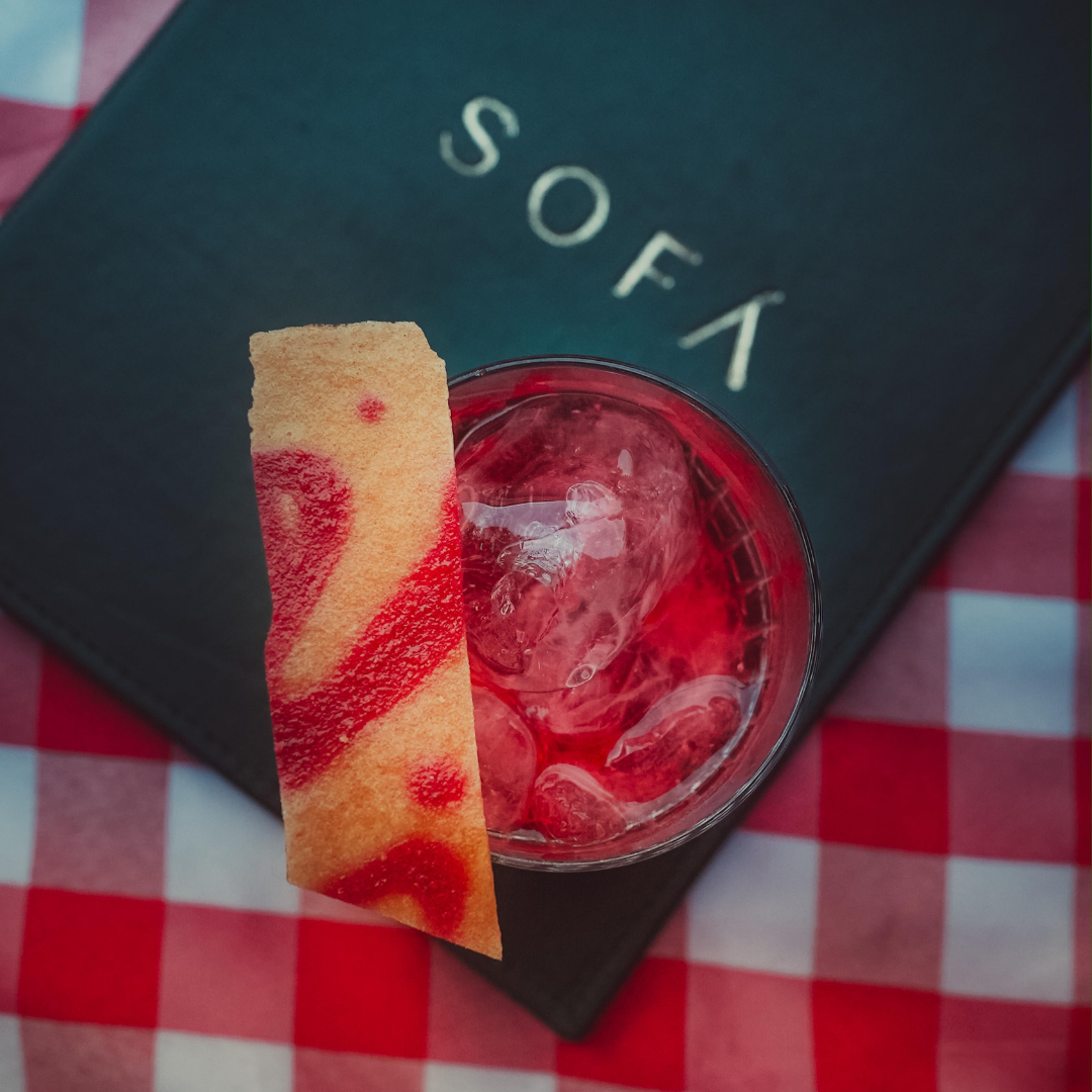 Sofá – Un Bar Gallery 1