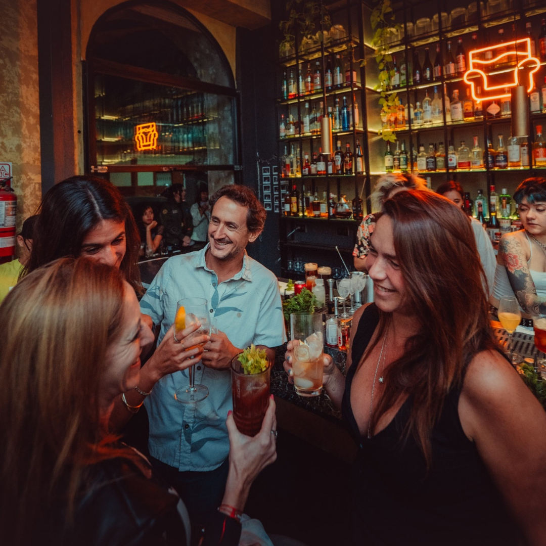 Sofá – Un Bar Gallery 2